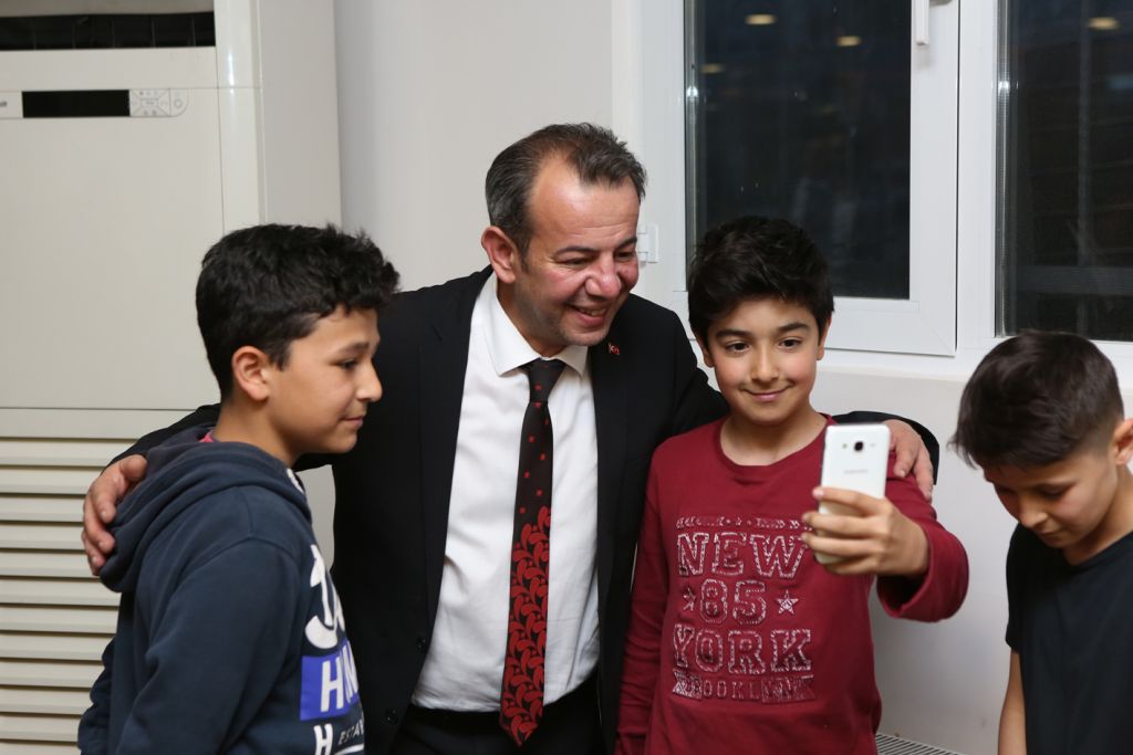 Başkan Özcan, aşevinde vatandaşlarla iftar yaptı