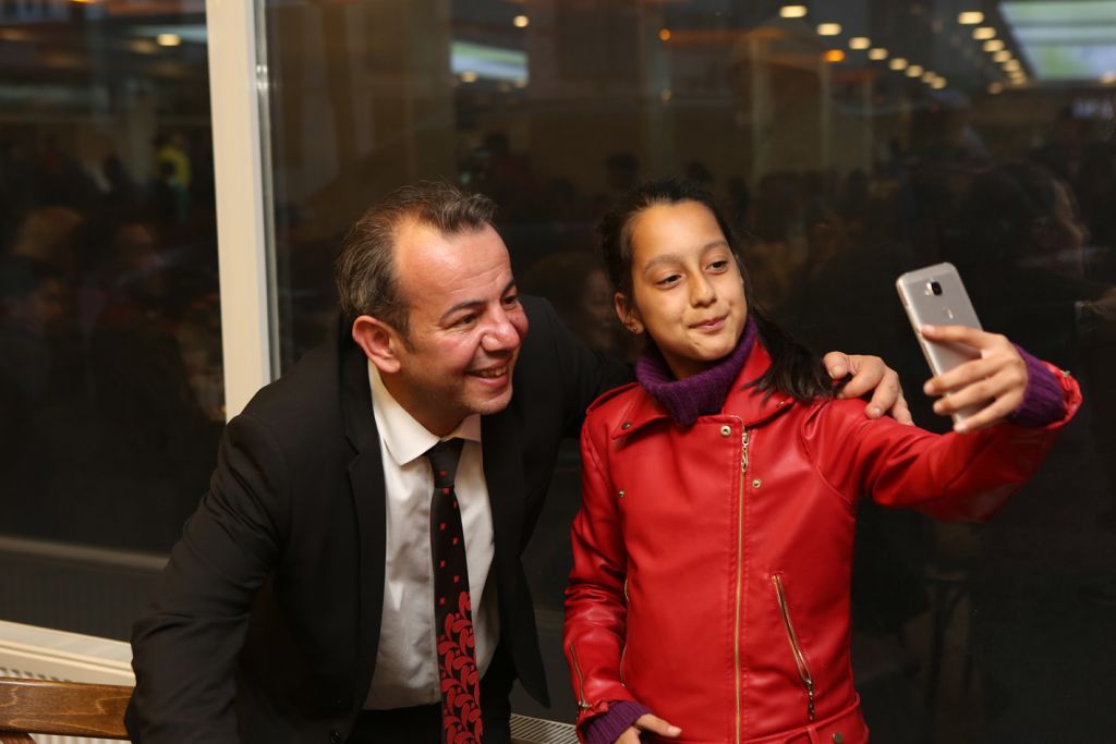 Başkan Özcan, aşevinde vatandaşlarla iftar yaptı