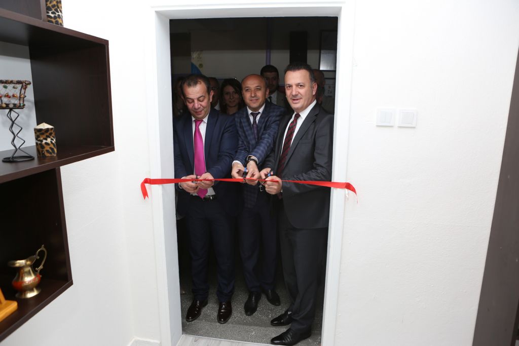 Başkan Özcan, Çobankaya Şehit Murat Paçal İlkokulu kütüphanesinin açılışını yaptı