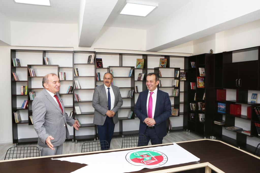 Başkan Özcan, Çobankaya Şehit Murat Paçal İlkokulu kütüphanesinin açılışını yaptı