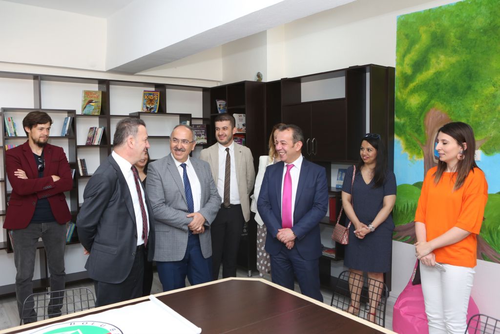 Başkan Özcan, Çobankaya Şehit Murat Paçal İlkokulu kütüphanesinin açılışını yaptı