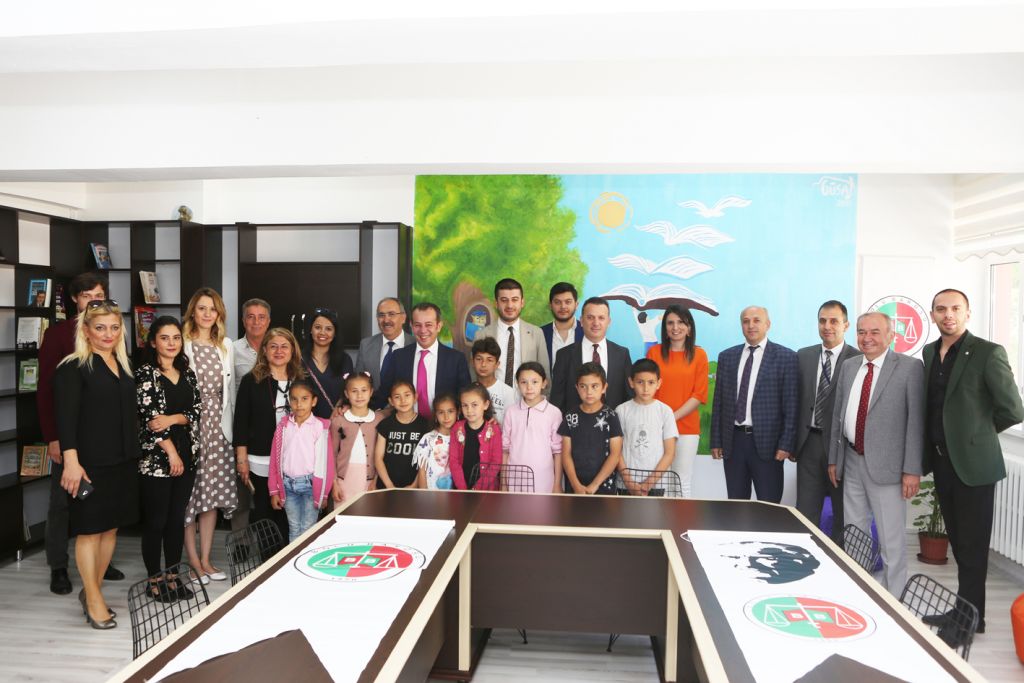 Başkan Özcan, Çobankaya Şehit Murat Paçal İlkokulu kütüphanesinin açılışını yaptı