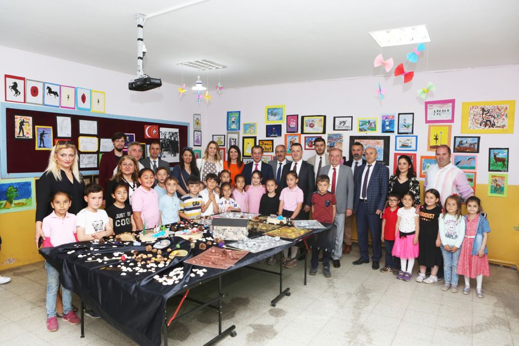 Başkan Özcan, Çobankaya Şehit Murat Paçal İlkokulu kütüphanesinin açılışını yaptı