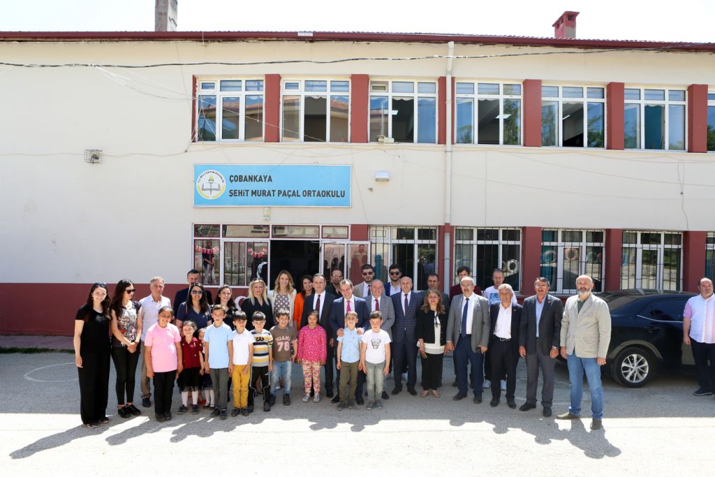 Başkan Özcan, Çobankaya Şehit Murat Paçal İlkokulu kütüphanesinin açılışını yaptı