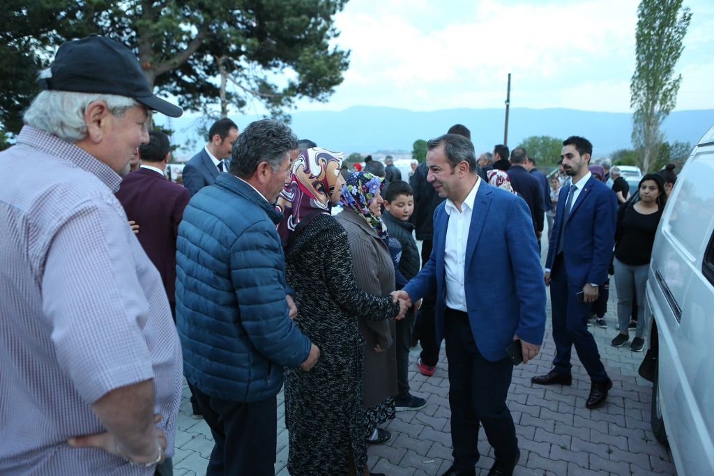 Başkan Özcan vatandaşlarla oruç açtı