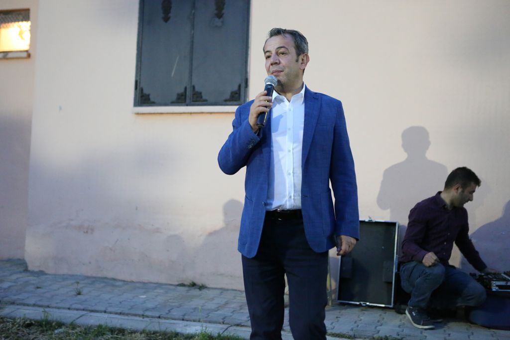 Başkan Özcan vatandaşlarla oruç açtı