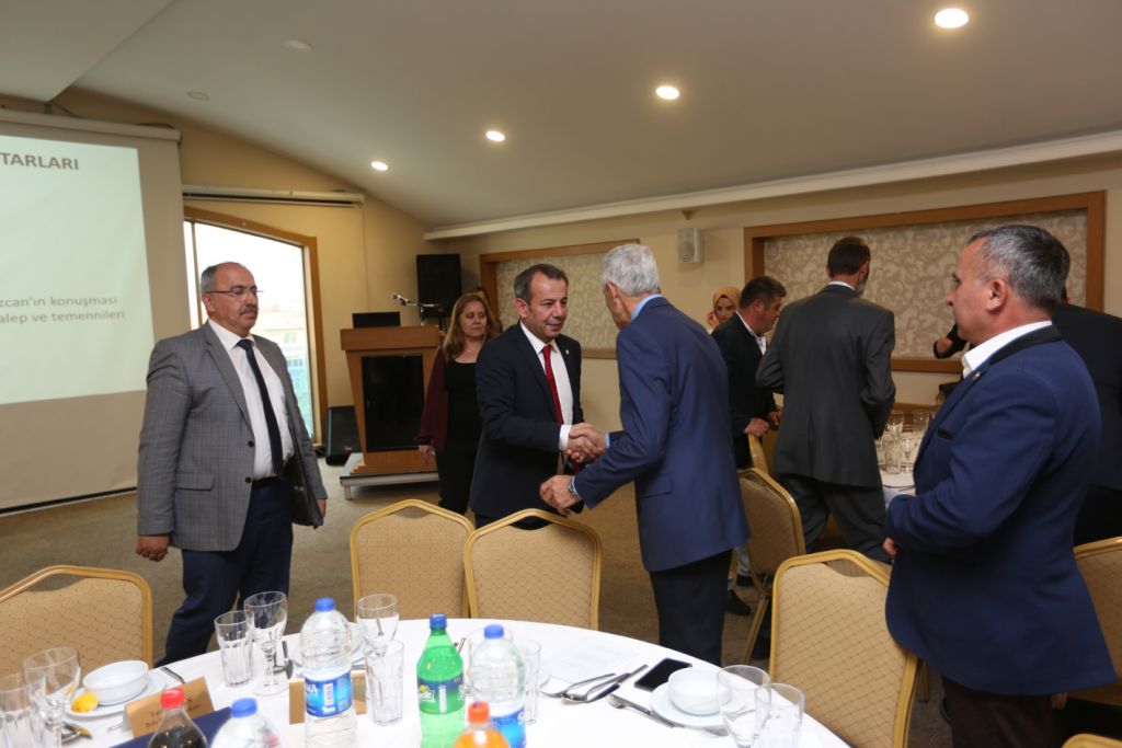Başkan Tanju Özcan muhtarlarla bir araya geldi