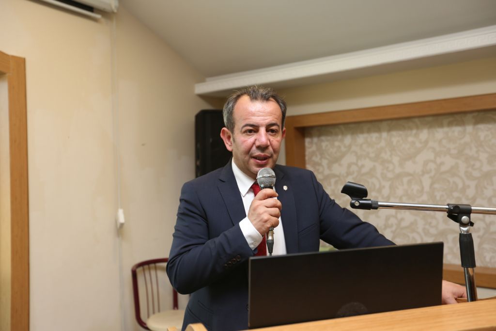 Başkan Tanju Özcan muhtarlarla bir araya geldi