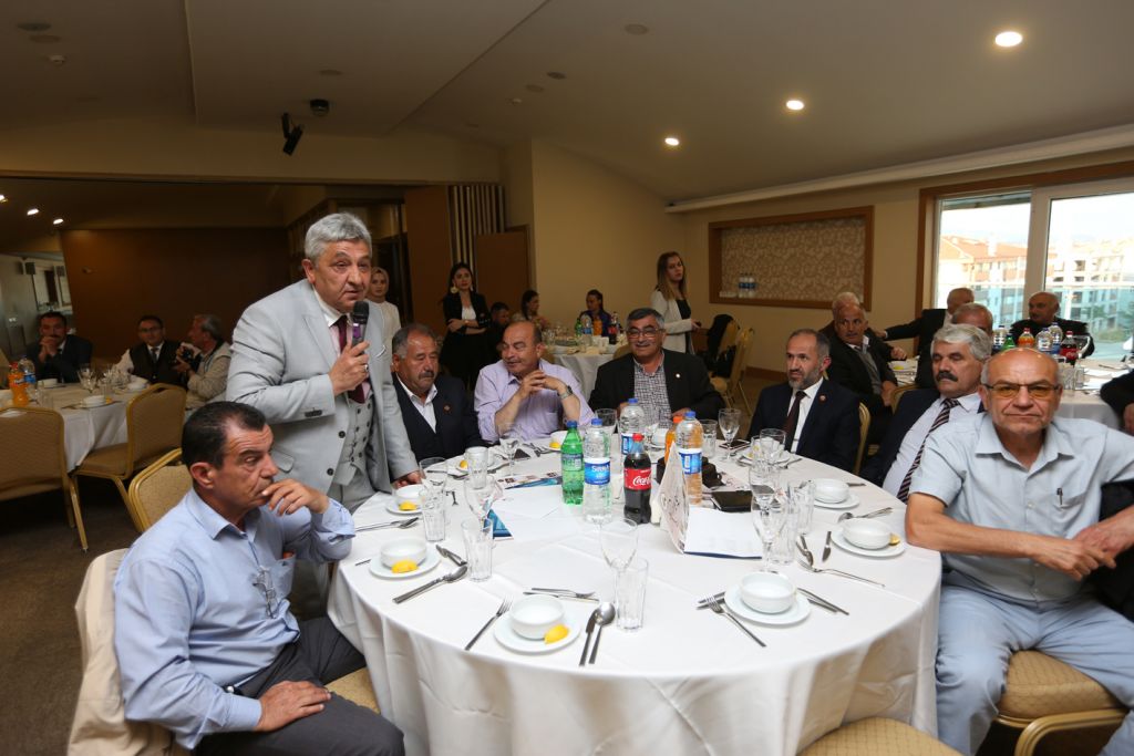 Başkan Tanju Özcan muhtarlarla bir araya geldi