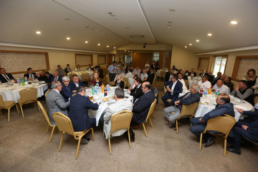 Başkan Tanju Özcan muhtarlarla bir araya geldi