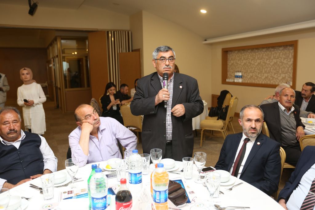 Başkan Tanju Özcan muhtarlarla bir araya geldi