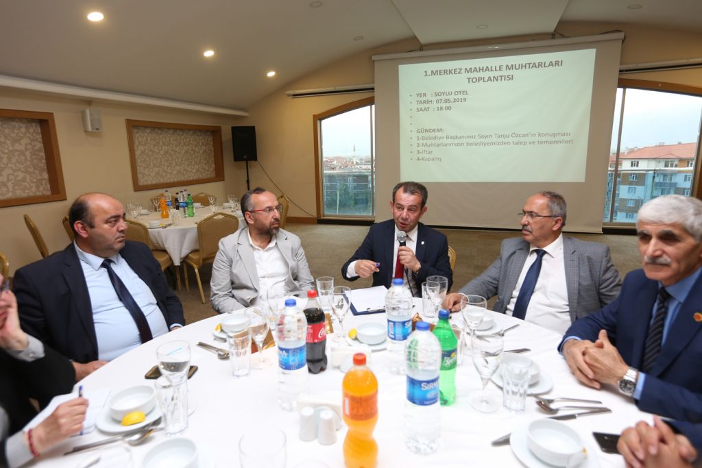 Başkan Tanju Özcan muhtarlarla bir araya geldi