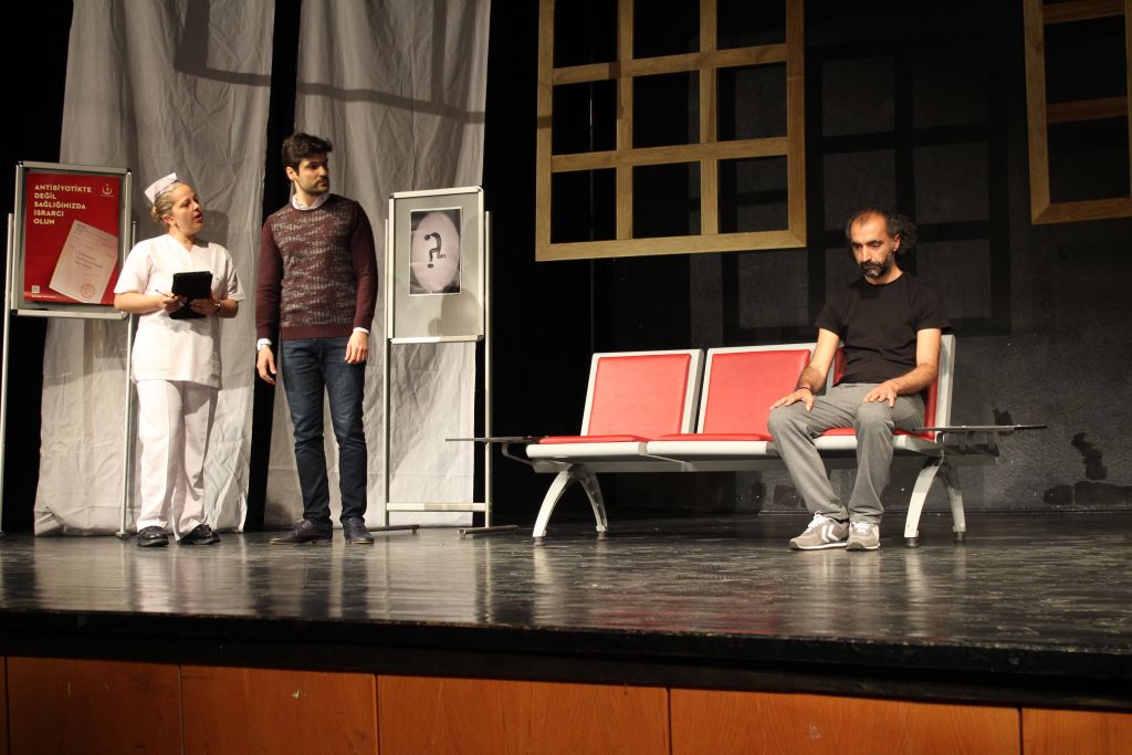 Bolu Sağlık Tiyatro Grubu, Karşılaşmalar oyununu sahneledi