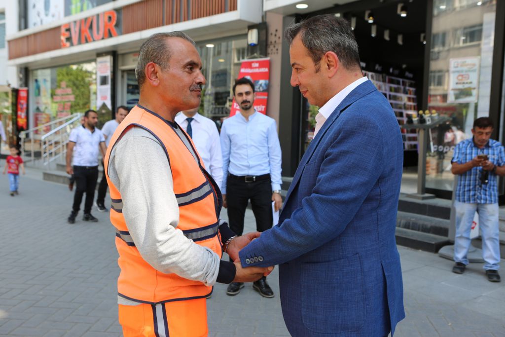 Bulduğu altını sahibine teslim etti, Başkan Özcan kutladı