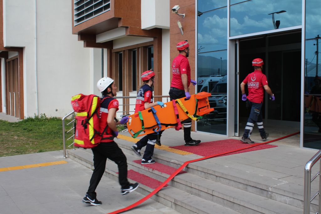 HEM TATBİKAT HEM ŞENLİK