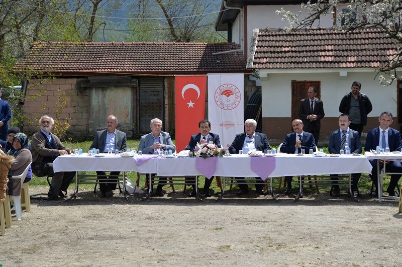 Kadın Çiftçilere Civril Fasulye Tohumu Dağıtıldı