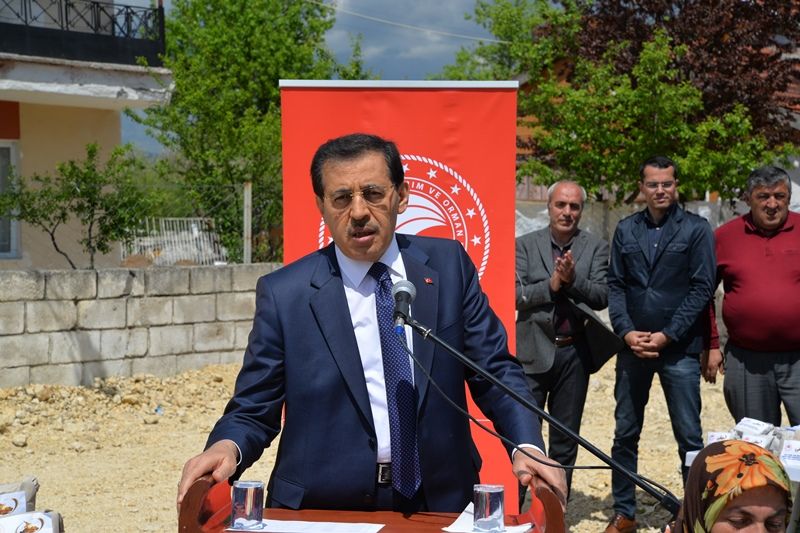 Kadın Çiftçilere Civril Fasulye Tohumu Dağıtıldı