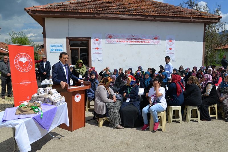 Kadın Çiftçilere Civril Fasulye Tohumu Dağıtıldı