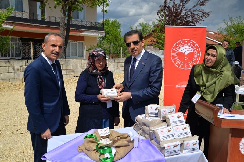Kadın Çiftçilere Civril Fasulye Tohumu Dağıtıldı