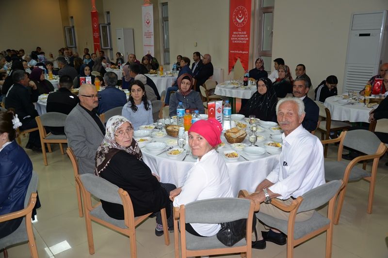 ŞEHİT AİLELERİ VE GAZİLER ONURUNA İFTAR VERİLDİ