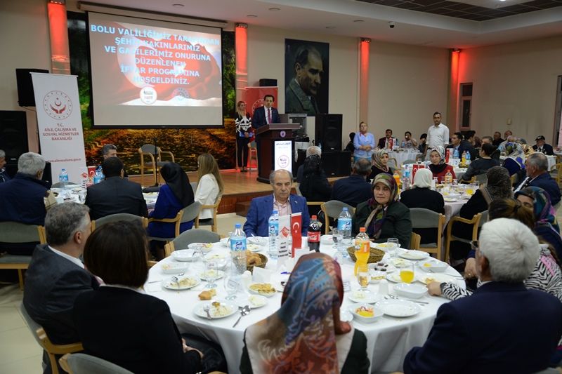 ŞEHİT AİLELERİ VE GAZİLER ONURUNA İFTAR VERİLDİ