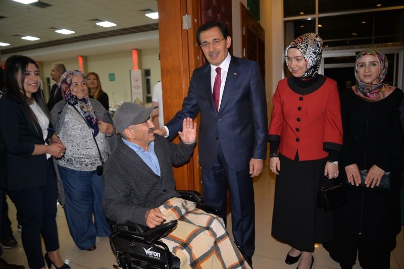 ŞEHİT AİLELERİ VE GAZİLER ONURUNA İFTAR VERİLDİ