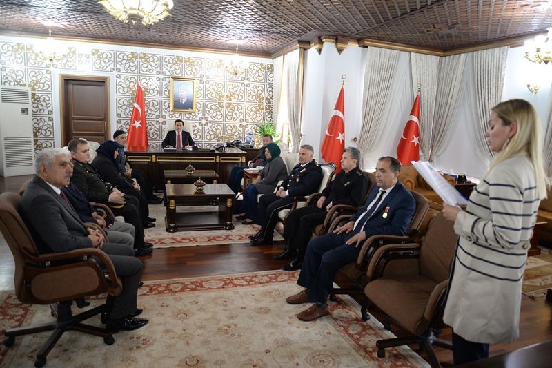 Şehit Ailelerine Devlet Övünç Madalyaları Verildi