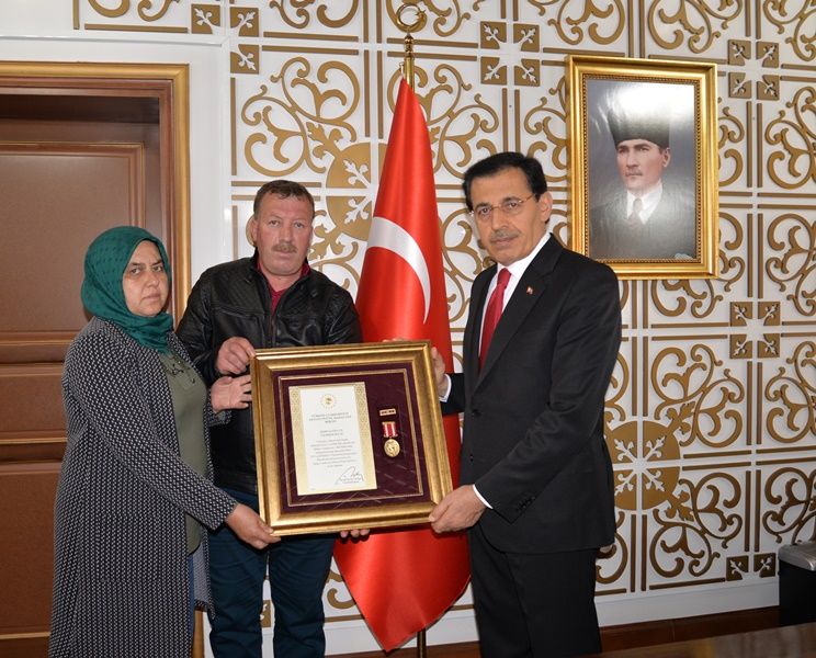 Şehit Ailelerine Devlet Övünç Madalyaları Verildi