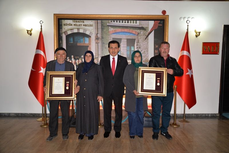 Şehit Ailelerine Devlet Övünç Madalyaları Verildi
