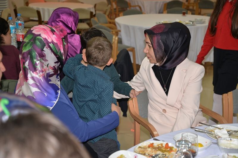 Üçüncü iftar koruyucu ailelerle yapıldı
