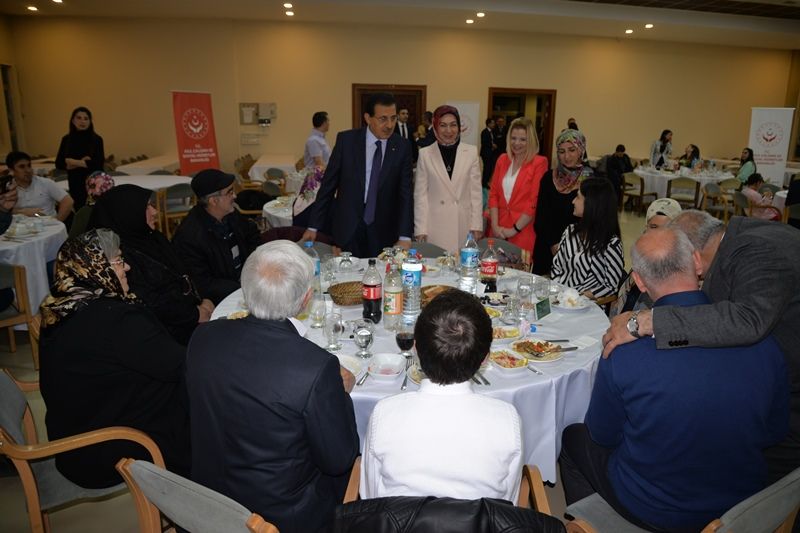 Üçüncü iftar koruyucu ailelerle yapıldı
