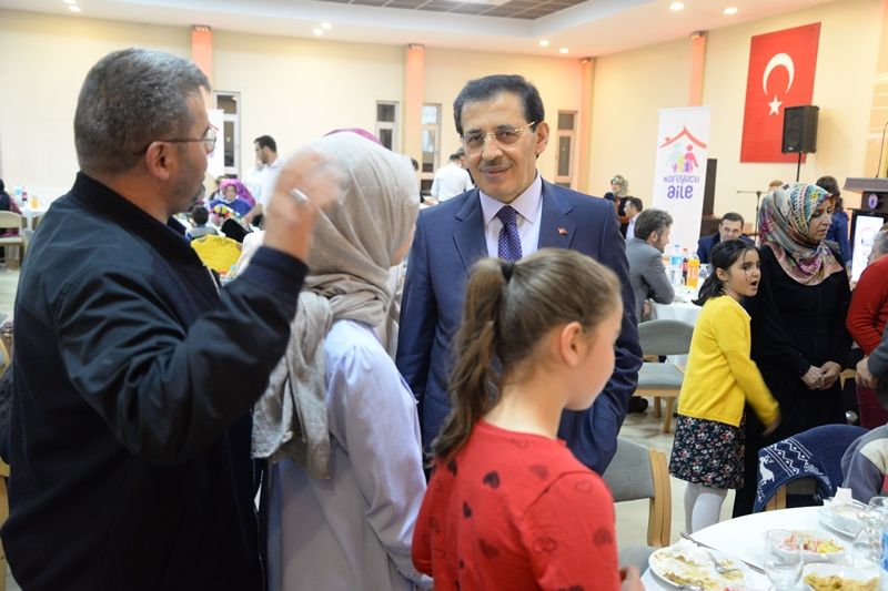 Üçüncü iftar koruyucu ailelerle yapıldı