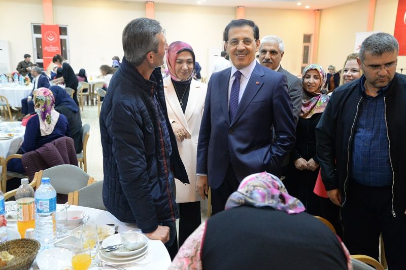 Üçüncü iftar koruyucu ailelerle yapıldı