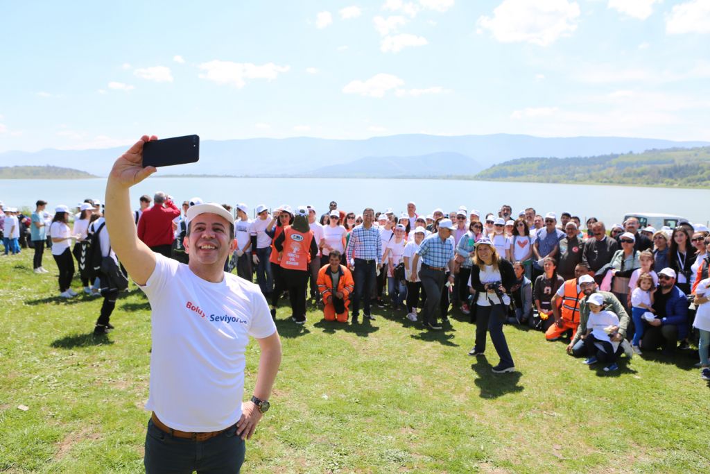 Yüzlerce gönüllü Gölköy Barajı'nda çöp toplayıp temizlik yaptı