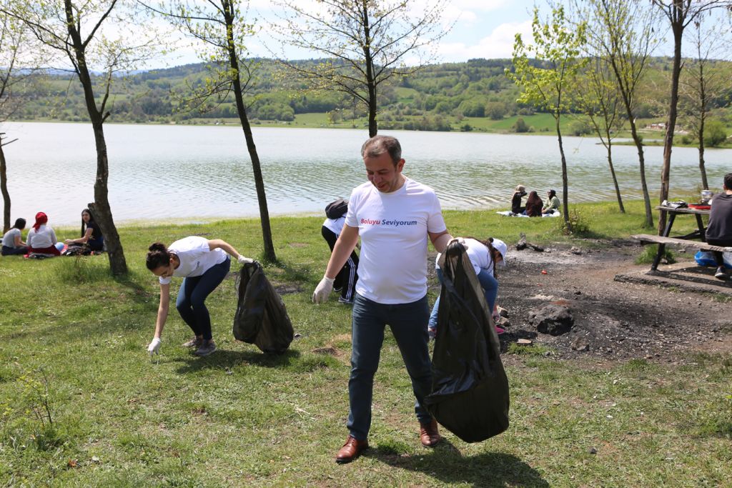 Yüzlerce gönüllü Gölköy Barajı'nda çöp toplayıp temizlik yaptı