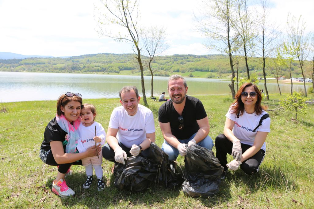 Yüzlerce gönüllü Gölköy Barajı'nda çöp toplayıp temizlik yaptı