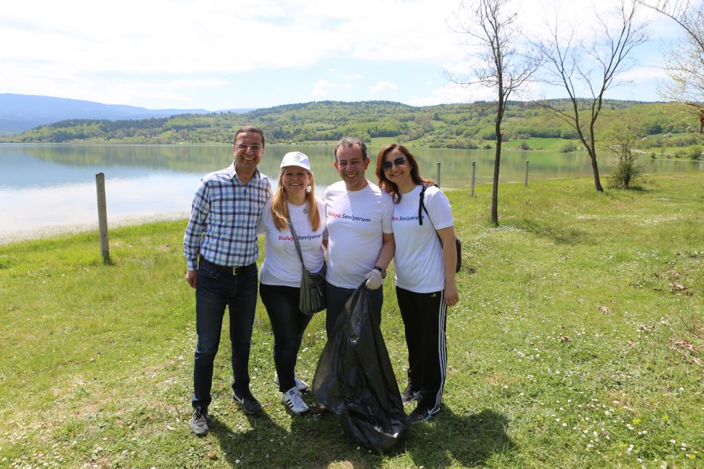Yüzlerce gönüllü Gölköy Barajı'nda çöp toplayıp temizlik yaptı