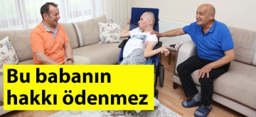 Hem analık, hem babalık yapıyor 