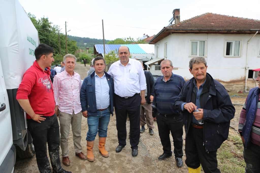 Bir kap sıcak yemek, zor günde bir omuz...