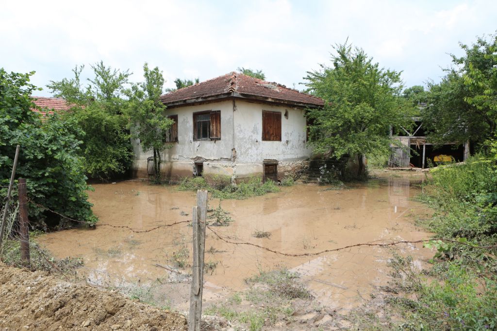 Bir kap sıcak yemek, zor günde bir omuz...