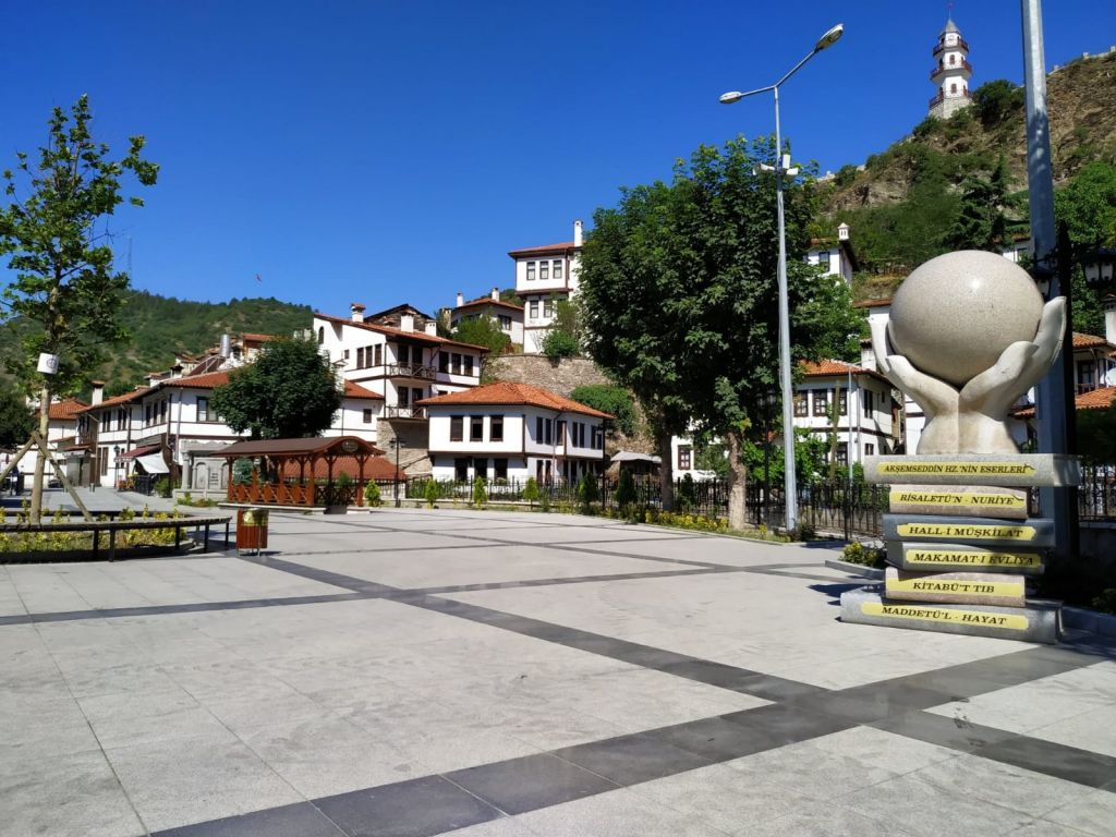 Kitap Anıtı Yerine Taşındı