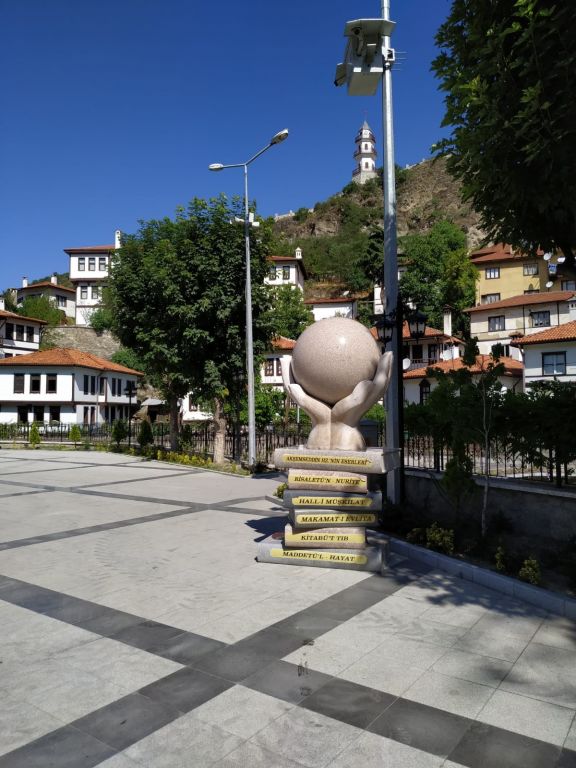 Kitap Anıtı Yerine Taşındı