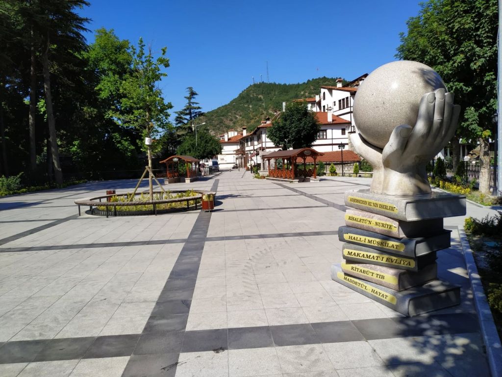 Kitap Anıtı Yerine Taşındı