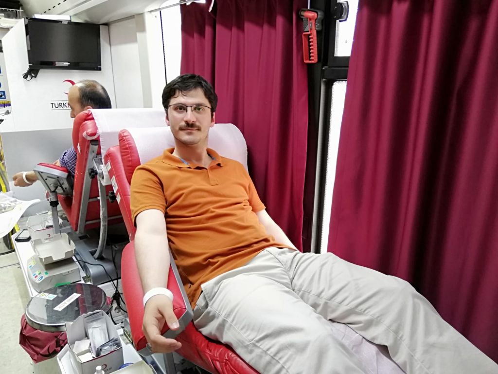 MÜSİAD'dan anlamlı kampanya: Önce kan verdiler sonra çiğ köfte yediler
