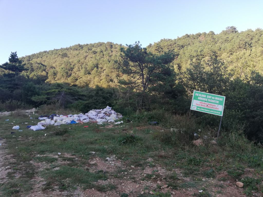 UYARI LEVHASINI HEDEF TAHTASINA ÇEVİRDİLER!