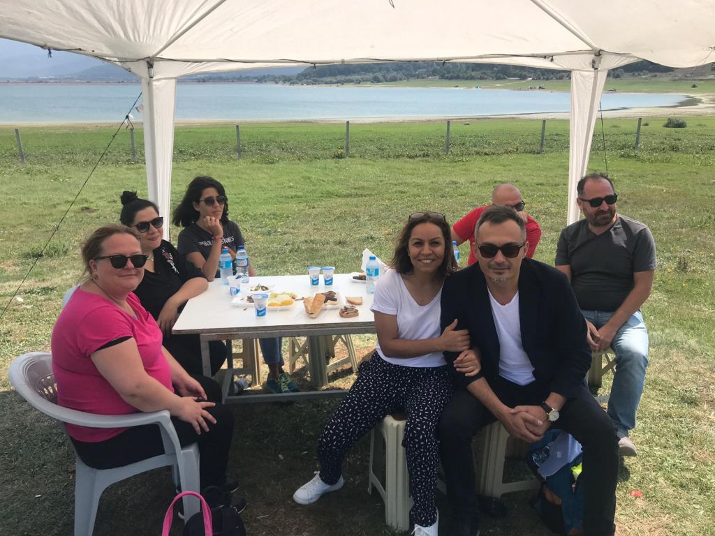 Gazeteciler piknikte buluştu