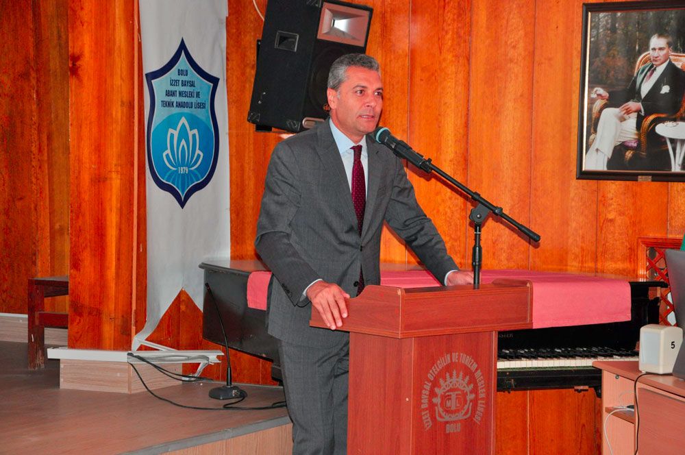 İlk ders öğretmenlere ve velilere