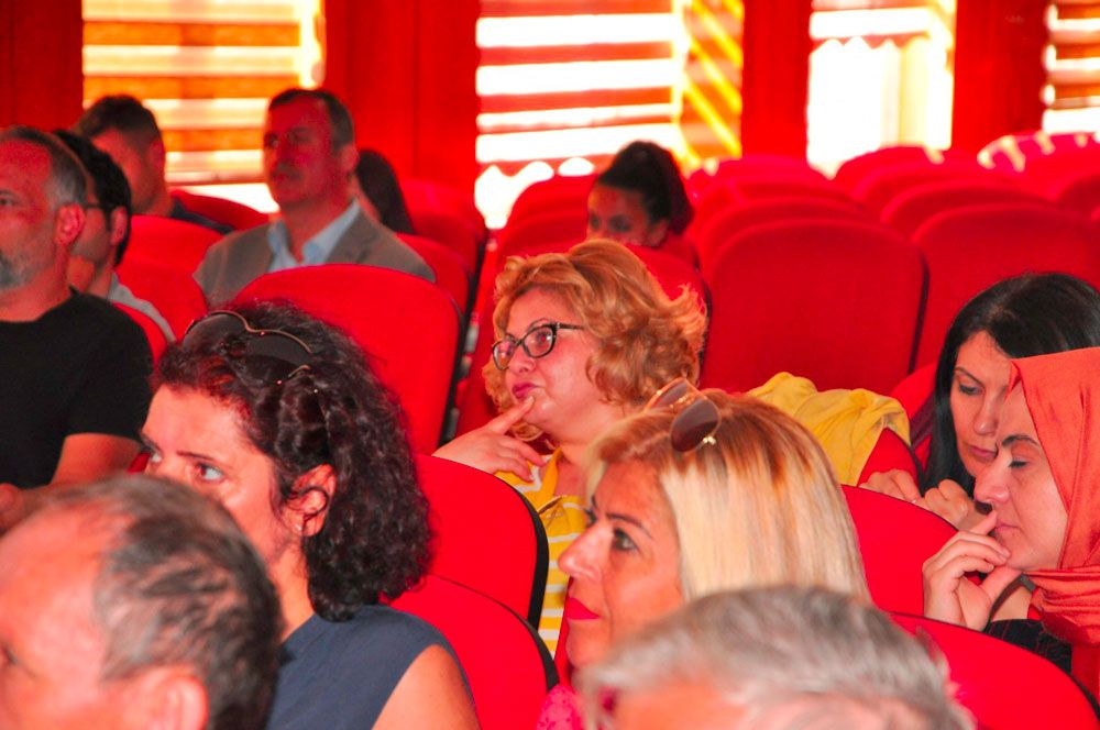 İlk ders öğretmenlere ve velilere