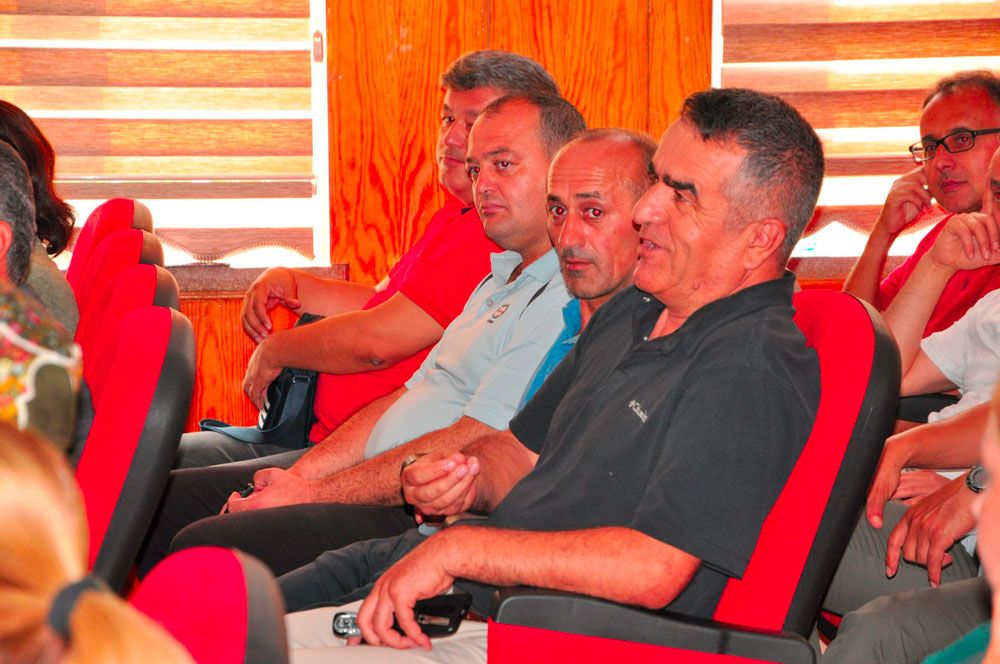 İlk ders öğretmenlere ve velilere