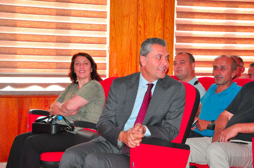 İlk ders öğretmenlere ve velilere